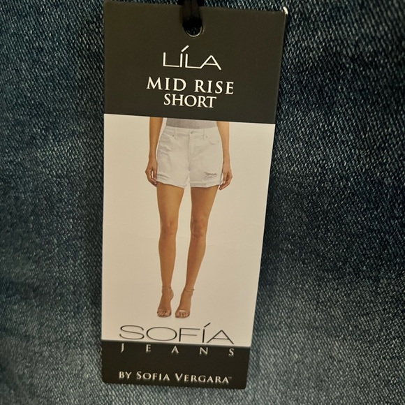 Sofia Vergara Midrise Shorts, size 18 - Picture 2 of 3
